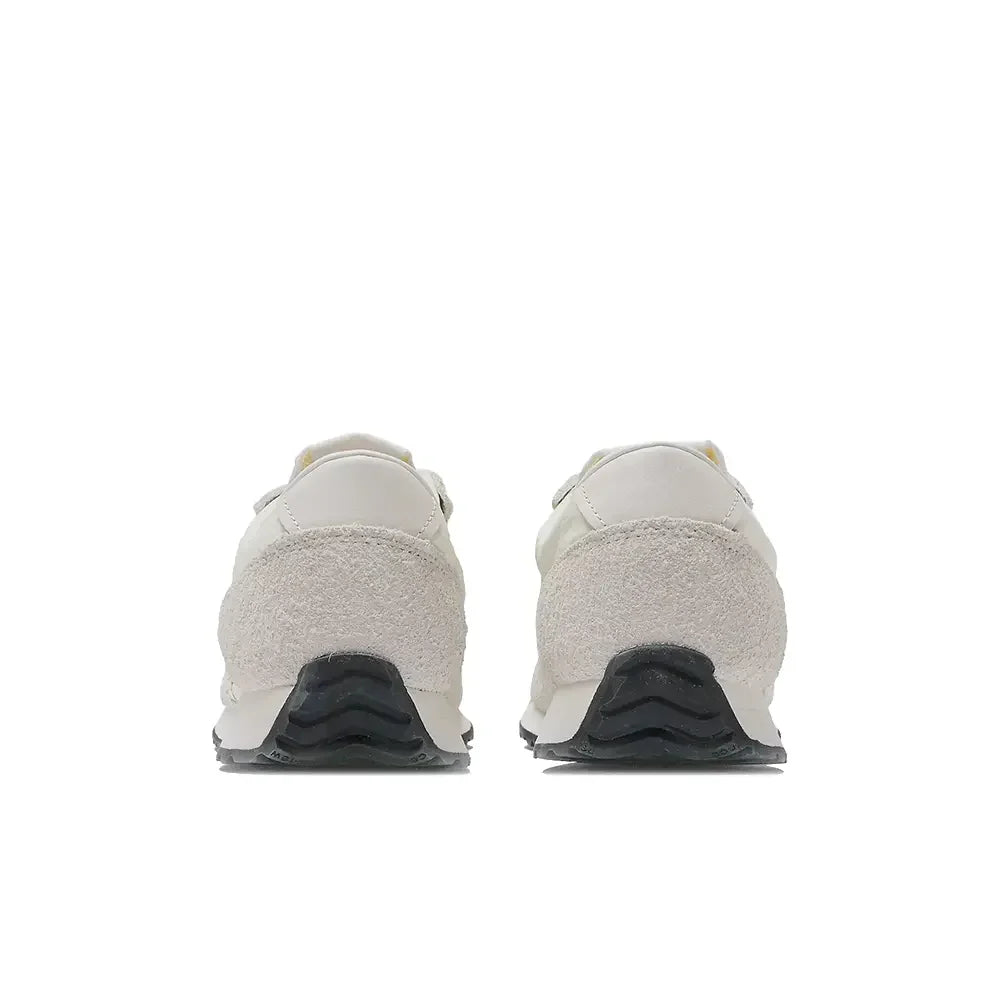 471 v1 'Linen Angora Black'